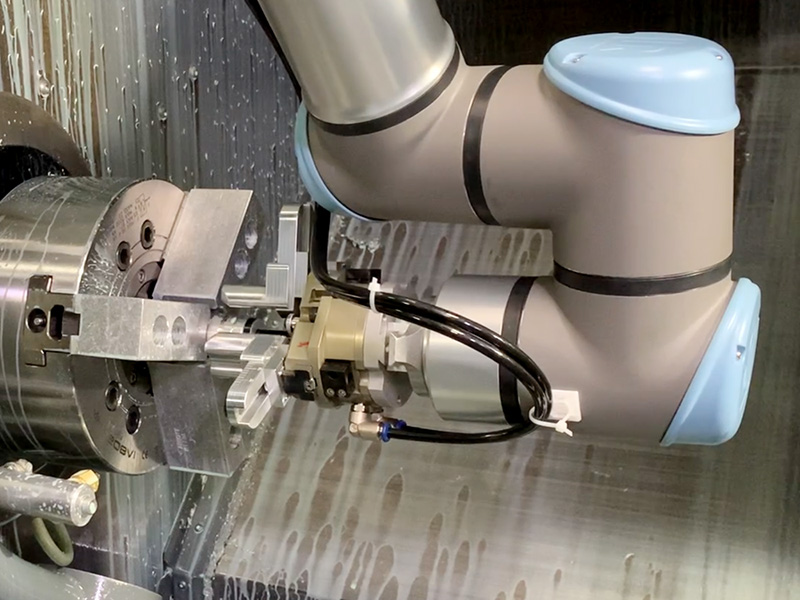 FABTECH 23 - Cobot Feeder Machining